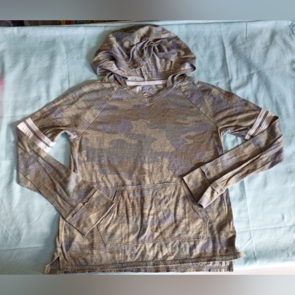 ‼️5 items for $8‼️Camouflage Hooded Long Sleeve Top